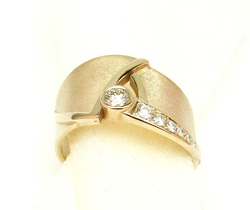 Solide Asymmetrische Ring