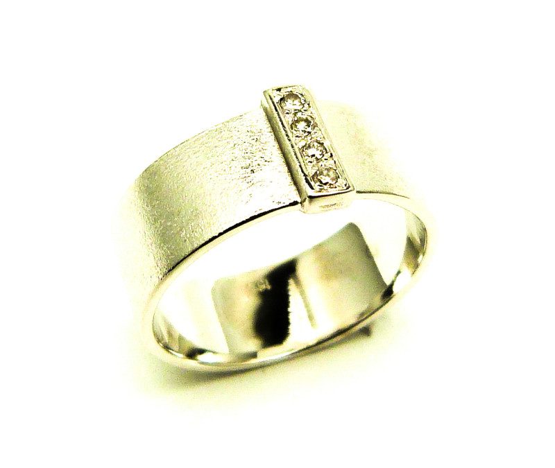 Ring uit Oud Goud met Diamanten