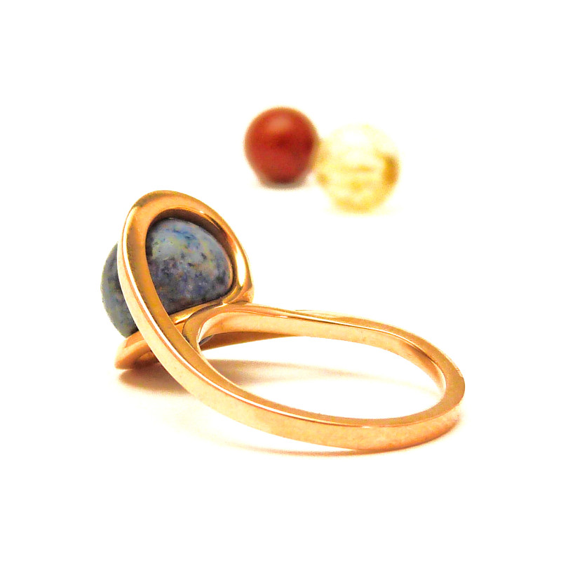 RRosé Gouden fijne ring met bovenaan 2 lussen waartussen een bolle edelsteen past. Navenant je outfit plaats je een andere kleur edelsteen.